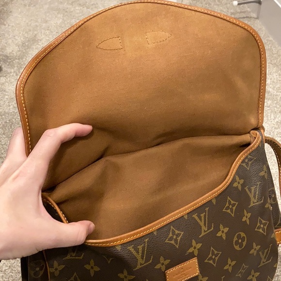 (sold) Louis Vuitton Saumur - Picture 5 of 15
